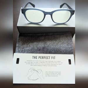 LOOk OPTIC Blue Light Use When Using Phone Bond Readers